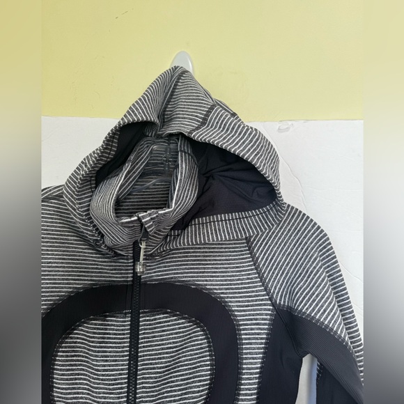 Lululemon Stride Hood Jacket Hoodie Mesh Full Zip Pockets Stretch Thumbholes  4 - Picture 12 of 16
